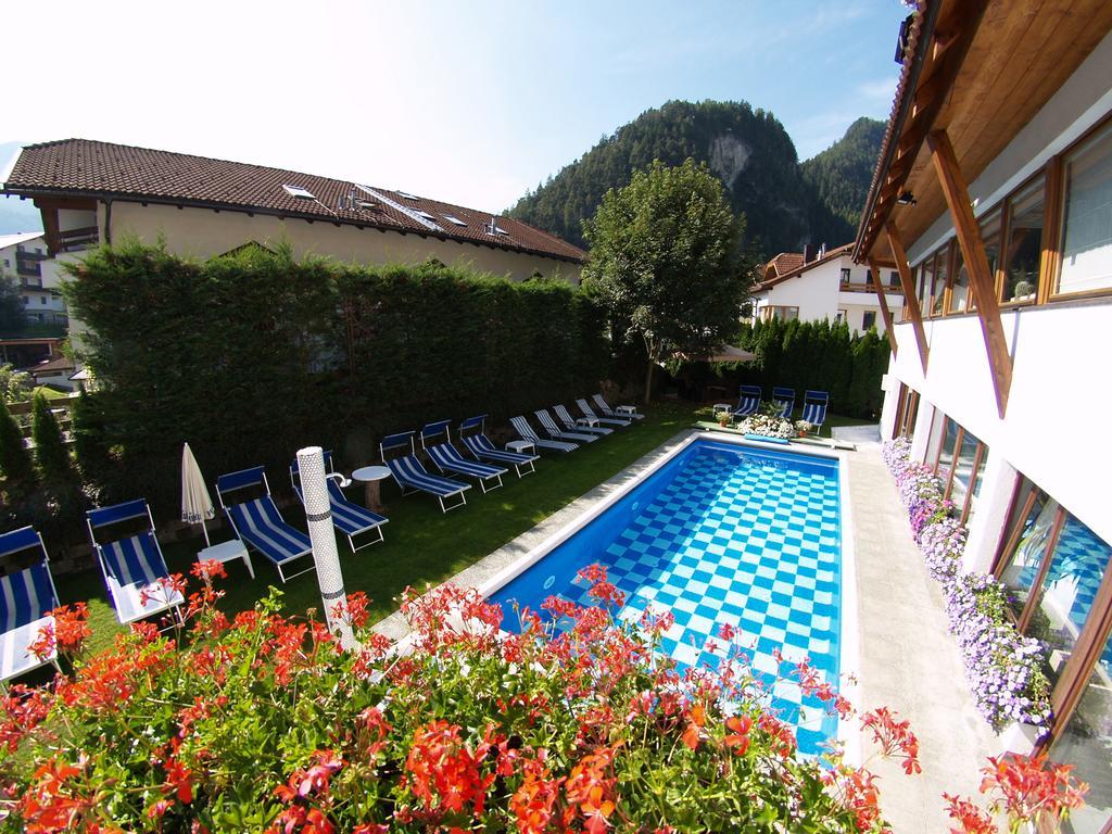 Hotel Montana Arzl im Pitztal Exterior foto